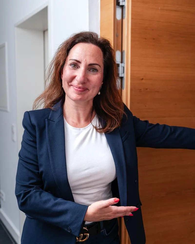 Assja Schaubert lädt in die Kanzlei ein